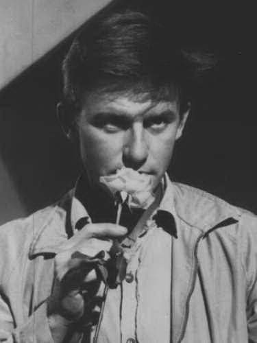 A Tribute to Roddy McDowall - Shock Treatment (shock02a.jpg)