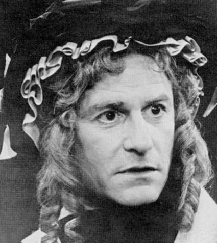 A Tribute to Roddy McDowall - Charley's Aunt (charley4.jpg)