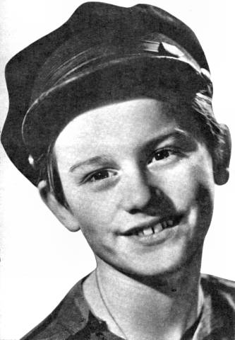 A Tribute to Roddy McDowall - Movie Life February 1942 (page2c.jpg)