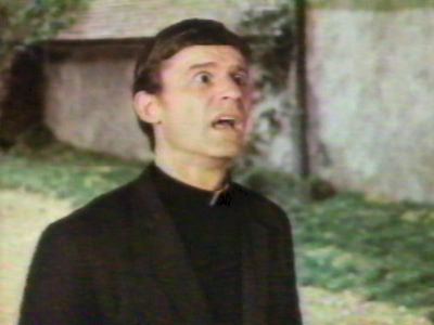 A Tribute to Roddy McDowall - Bedknobs and Broomsticks (broom033.jpg)