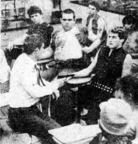 A Tribute to Roddy McDowall - Class of 1984 (class84b.jpg)