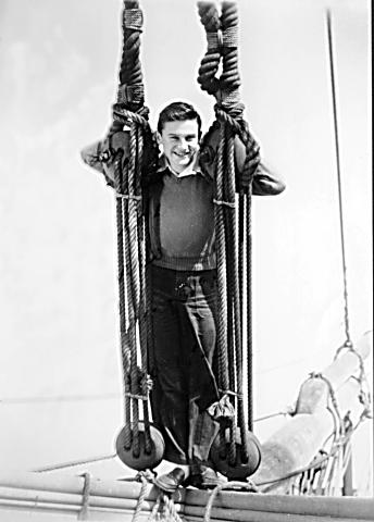 A Tribute to Roddy McDowall - Cheviot Hills (ship.jpg)