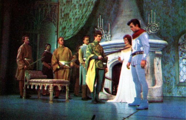 A Tribute to Roddy McDowall - Camelot (camelot4.jpg)